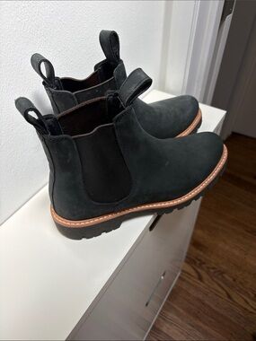 Nisolo Black Chelsea Ankle Boots with Brown Welt